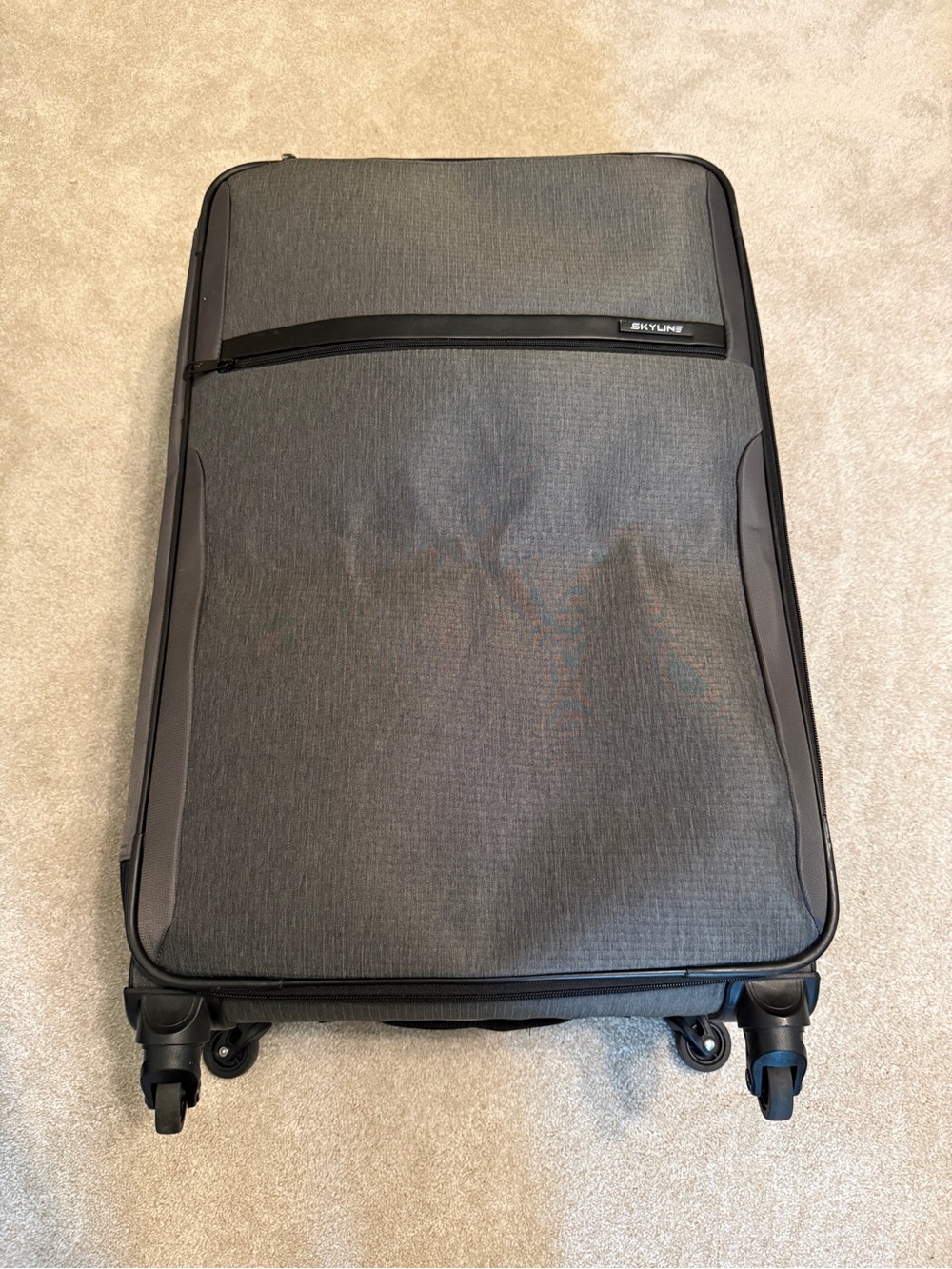 Skyline Softside Large Spinner Suitcase | Grey & Black